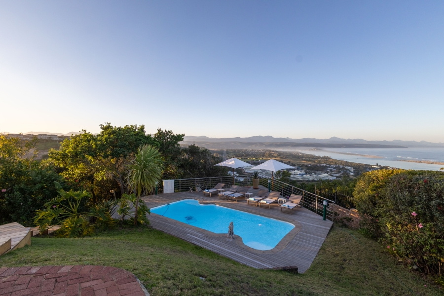 7 Bedroom Property for Sale in Bowtie Western Cape